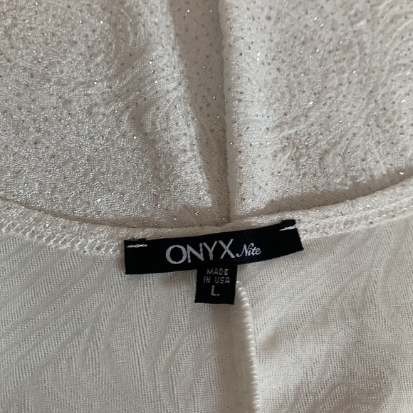 ONYX Nite Sleeveless White V-Neck w/BLING - Picture 6 of 7